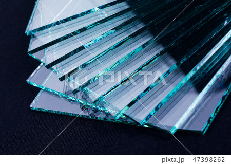 Sheets of Factory manufacturing tempered clear float glass panels cut to size Sheets of Factory manufacturing tempered clear float glass panels cut to size 47398262