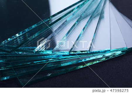 Sheets of Factory manufacturing tempered clear float glass panels cut to size 47398275