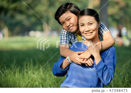 Happy mother and son 47398475