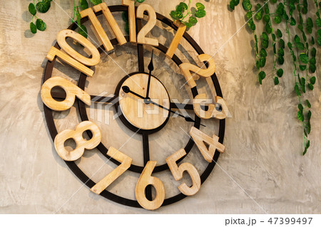 Clock on the wall in a cafe 47399497