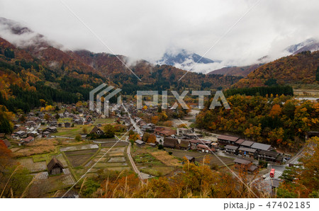 秋色に染まる白川郷 47402185