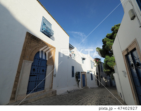 チュニジア・シディブサイドの建物と青空 / buildings of Sidi Bou Said チュニジア・シディブサイドの建物と青空 / buildings of Sidi Bou Said 47402927