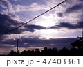 朝の光と電線 47403361