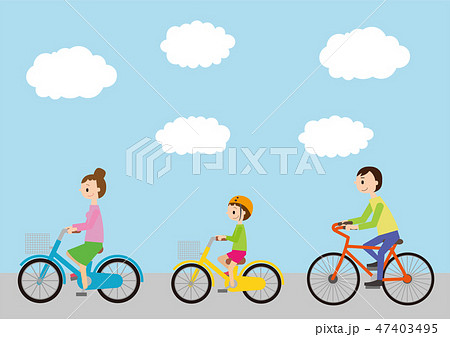 前を向いて自転車に乗る、父母と子ども 前を向いて自転車に乗る、父母と子ども 47403495