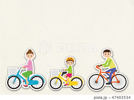 こちらを向いて自転車に乗る 父母と子どものイラスト素材