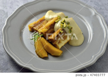 パンプディング カスタードソース添え/bread and butter pudding パンプディング カスタードソース添え/bread and butter pudding 47403777