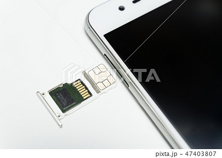 SIMカードとSDカードとスマートフォン 47403807