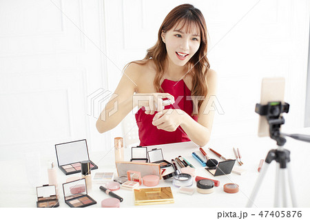 beauty live broadcasting makeup by smart phone beauty live broadcasting makeup by smart phone 47405876