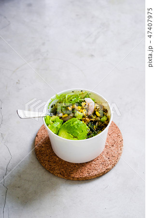 Green salad to go in white paper bowl Green salad to go in white paper bowl 47407975