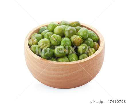 Pile of green wet pea isolated on white background Pile of green wet pea isolated on white background 47410798