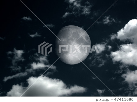 The moon in the night sky 47411690