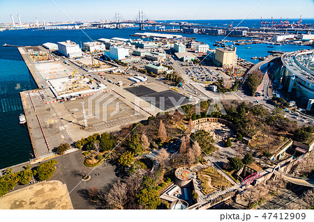 (神奈川県)横浜マリンタワーから眺める山下公園・埠頭・ベイブリッジ (神奈川県)横浜マリンタワーから眺める山下公園・埠頭・ベイブリッジ 47412909