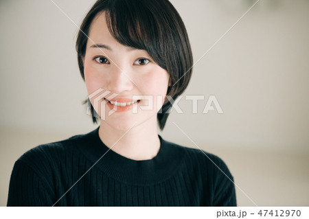 色白な若い日本人女性 ポートレート 色白な若い日本人女性 ポートレート 47412970