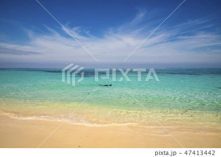 snorkel in the ocean 47413442
