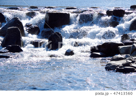 川堰の置石と水の流れ 47413560