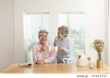 夫婦 高齢者 老人 47415727