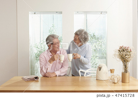 夫婦 高齢者 老人 47415728