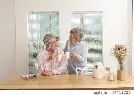 夫婦 高齢者 老人 47415729