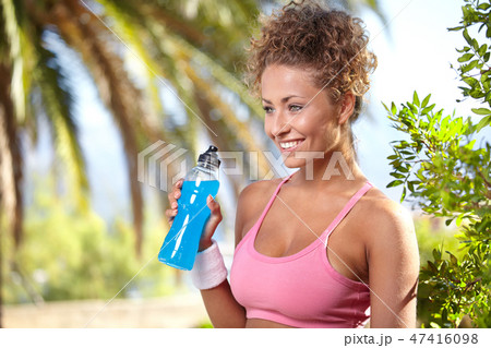 Fitness Model . Spring outdoor training 47416098