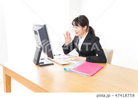 ビジネスウーマン・リモートワーク・テレビ会議・働き方改革 47418759