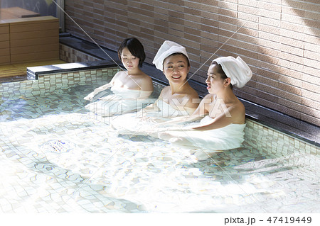 若い女性、お風呂、温泉、温泉施設、大浴場、銭湯、天然温泉、スーパー銭湯 若い女性、お風呂、温泉、温泉施設、大浴場、銭湯、天然温泉、スーパー銭湯 47419449
