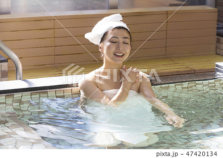 若い女性、お風呂、温泉、温泉施設、大浴場、銭湯、天然温泉、スーパー銭湯 若い女性、お風呂、温泉、温泉施設、大浴場、銭湯、天然温泉、スーパー銭湯 47420134