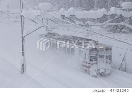 吹雪く上越線を行く、北越急行HK100形(ゆめぞら) 吹雪く上越線を行く、北越急行HK100形(ゆめぞら) 47421249