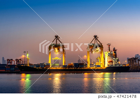 Industrial port with containers 47421478