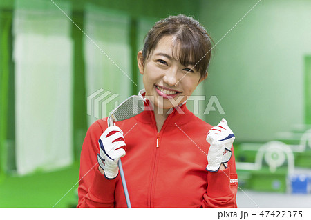 ゴルフ、ゴルフ場、うちっぱなし、ゴルフスクール、フィットネス、スポーツジム、女性、インドア 47422375