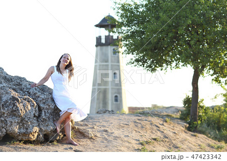 Portrait of the happy brunette woman 47423342