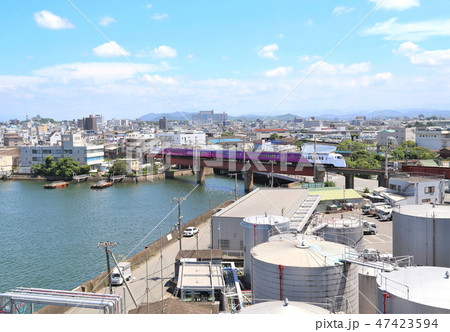 南海和歌山港線を走るラピート　ピーチ 47423594