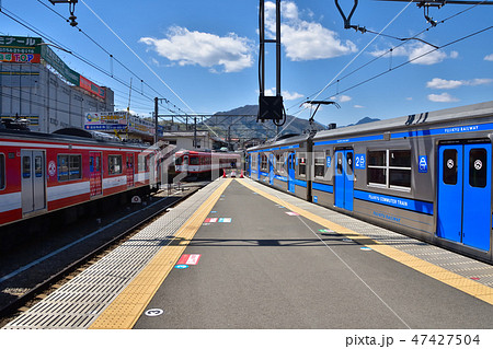 山梨 富士急行大月駅に停車中の6000系電車 山梨 富士急行大月駅に停車中の6000系電車 47427504