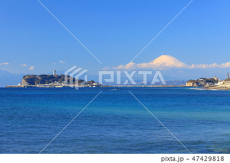 晴天下の富士山と江の島 晴天下の富士山と江の島 47429818