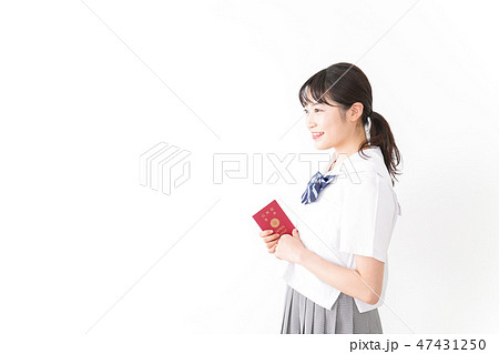 海外留学・修学旅行をする若い女子高校生 47431250