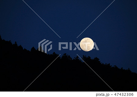 月と山影 月と山影 47432306