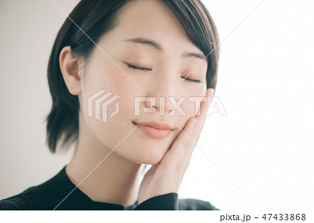 スキンケア 美容 ビューティー 若い日本人女性 47433868