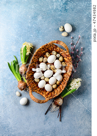 Easter greeting card concept 47434982