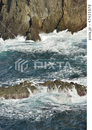 【兵庫県　香住海岸】今子浦・大引の鼻　冬の荒波 47435978