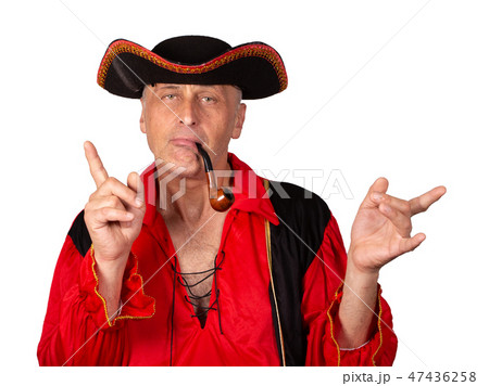 Portraite man pirate isolated on the white background 47436258