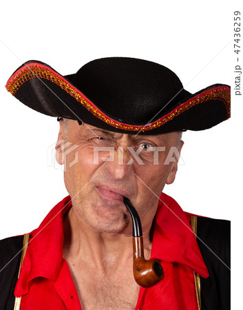 Portraite man pirate isolated on the white background 47436259