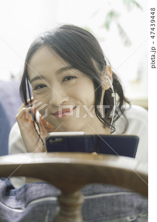 20代女性　携帯　音楽 47439448
