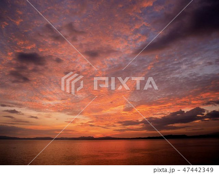 島原半島 小浜温泉の美しい夕焼け (長崎県) 島原半島 小浜温泉の美しい夕焼け (長崎県) 47442349