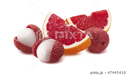 Grapefruit slices and lychee isolated on white  47445410