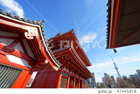 日本の東京都市景観　浅草寺　右奥に東京スカイツリー 47445878