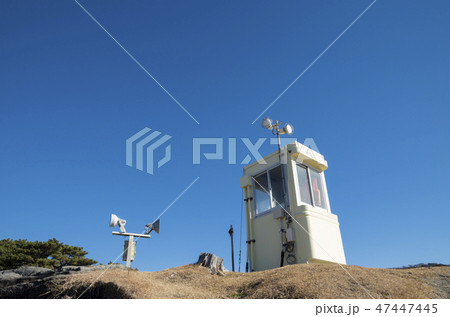 海岸の見張り小屋と青空 海岸の見張り小屋と青空 47447445