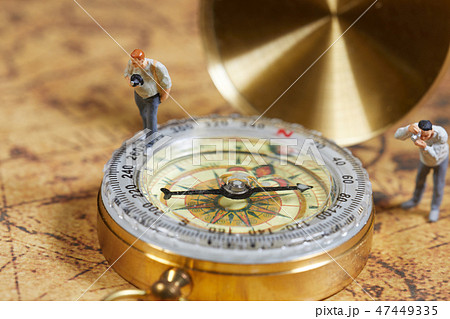 Travelling concepts. Group of traveler miniature Travelling concepts. Group of traveler miniature 47449335
