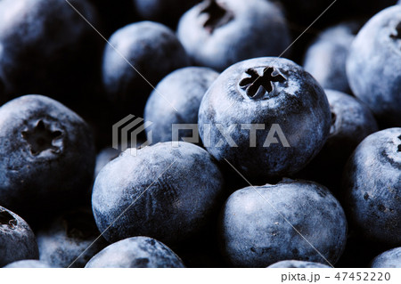 Good harvest of ripe blueberries 47452220