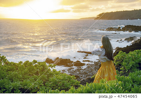 フラダンスを踊る女性 47454065