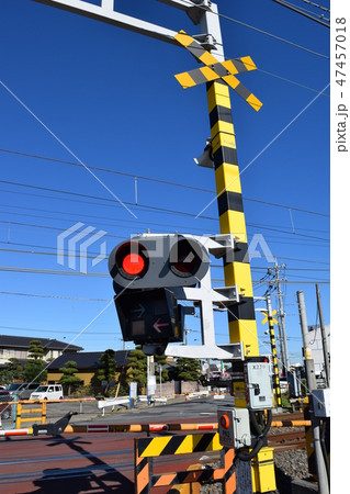 鉄道線路の踏切 47457018