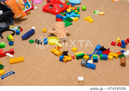 散らかったおもちゃ部屋 47459508